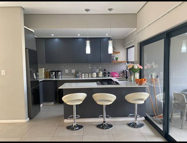 3 BEDROOM TOWNHOUSE TO LET IN PALM LAKES ESTATE